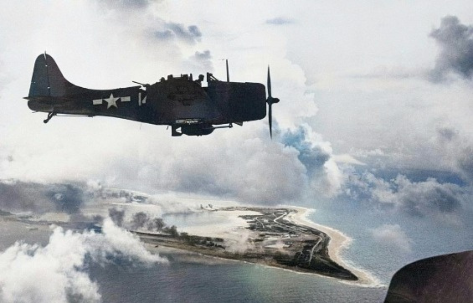 Aircraft flying over Wake Island