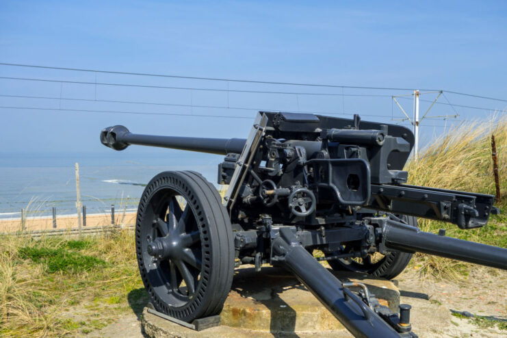 7,5 cm Panzerabwehrkanone 40 along the remnants of the Atlantic Wall