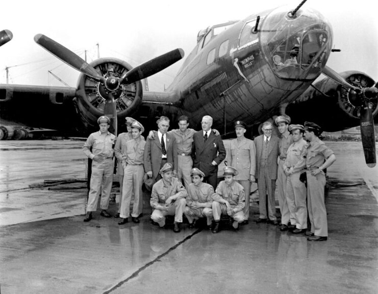 American airmen standing with the Boeing B-17F Flying Fortress 'Memphis Belle'