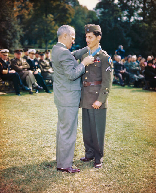 Harry S. Truman placing the Medal of Honor around Desmond Doss' neck