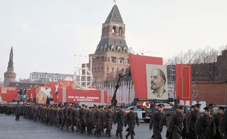 Soviet soldiers marching in front of the Kremlin