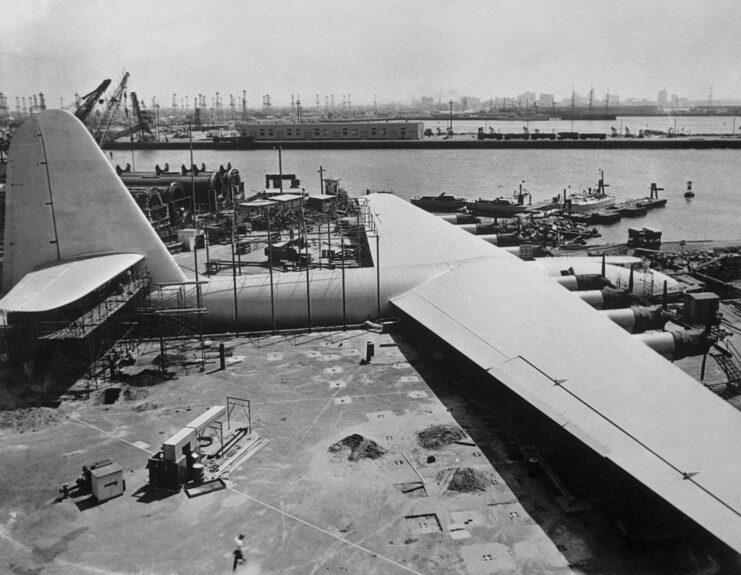 Hughes H-4 Hercules under construction