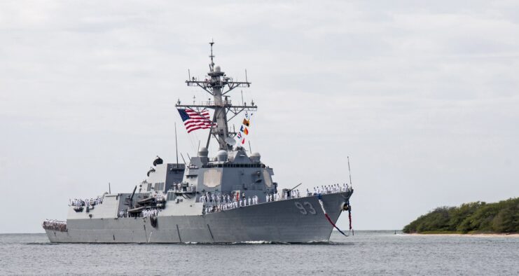 USS Chung-Hoon (DDG-93) returning to port