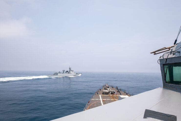 Luyang III (DDG-132) transiting near the USS Chung-Hoon (DDG-93) in the Taiwan Strait