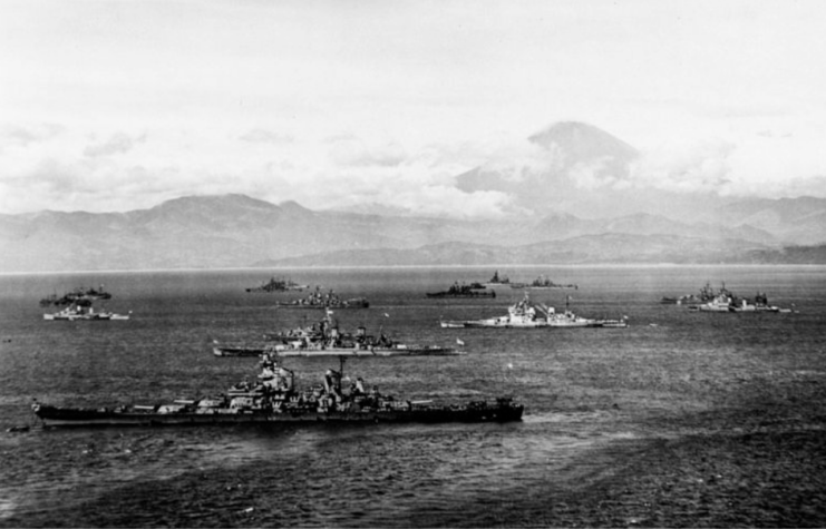USS Missouri (BB-61) at sea with vessels from the Third Fleet and British Pacific Fleet