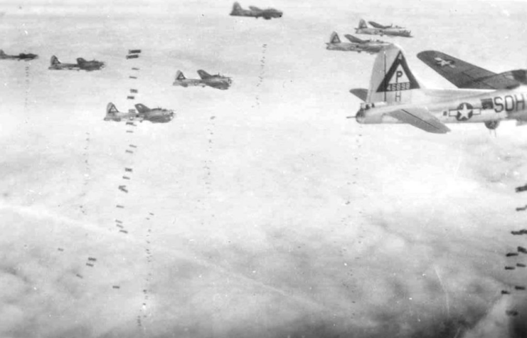 Boeing B-17G Flying Fortresses dropping bombs