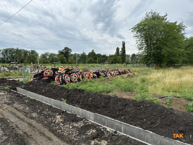 Wreaths piled up along the side of the Wagner PMC cemetery in Bakinskaya