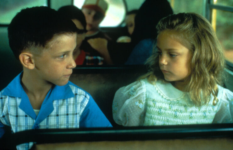 Michael Conner Humphreys and Hanna Hall as young Forrest Gump and young Jenny Curran in 'Forrest Gump'