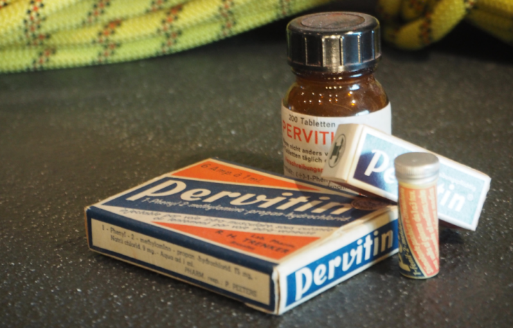 Containers filled with Pervitin tablets