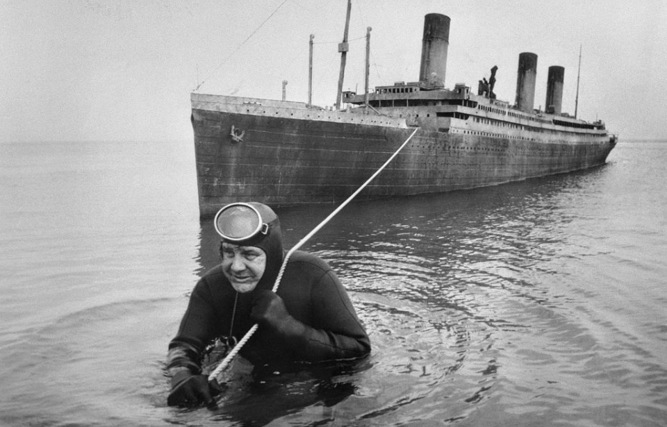 Frogman pulling a replica of the RMS Titanic through the water