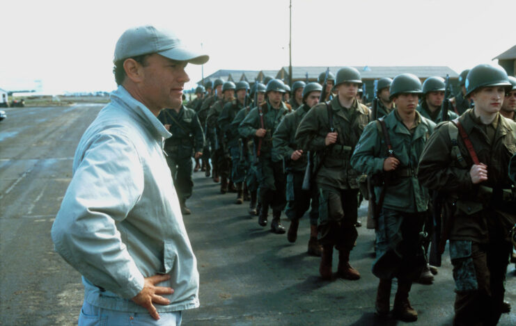 Tom Hanks standing before the cast of 'Band of Brothers'