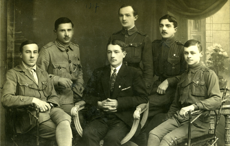 Portrait of Witold Pilecki and a group of Boy Scouts