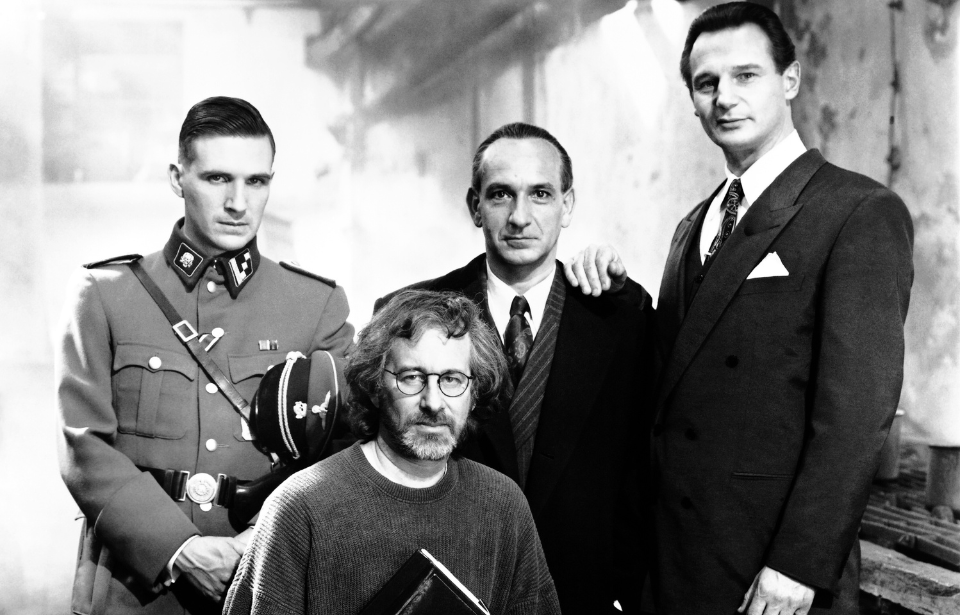 Ralph Fiennes, Ben Kingsley, Liam Neeson and Steven Spielberg on the set of 'Schindler's List'