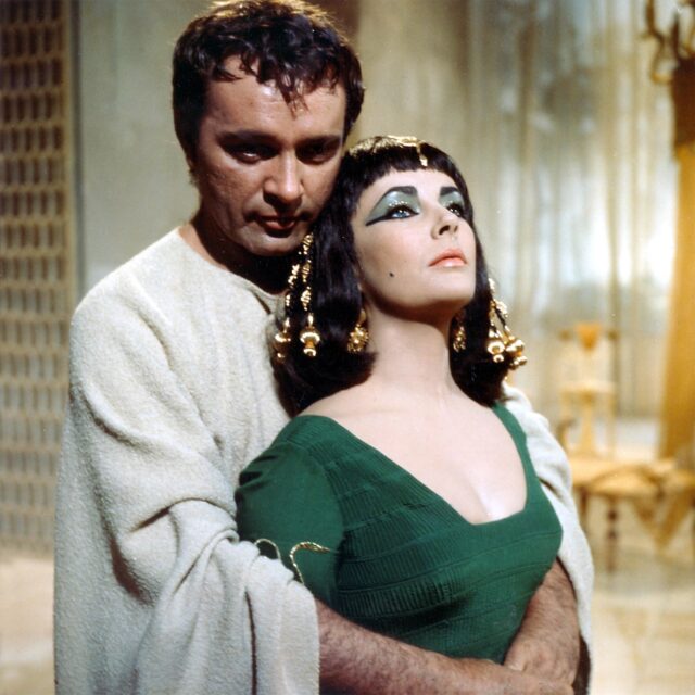 Richard Burton and Elizabeth Taylor as Marcus Antonius and Cleopatra in 'Cleopatra'