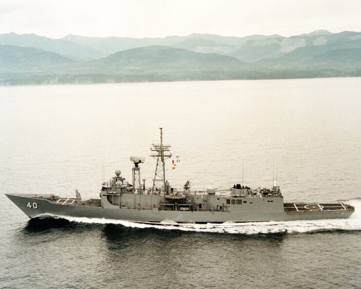 USS Halyburton (FFG-40) leaving port