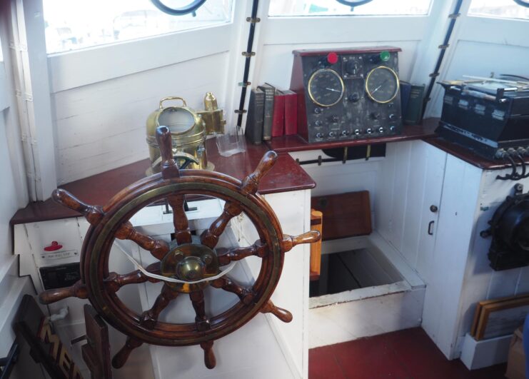 Bridge and wheelhouse of the HMS Medusa (A353)