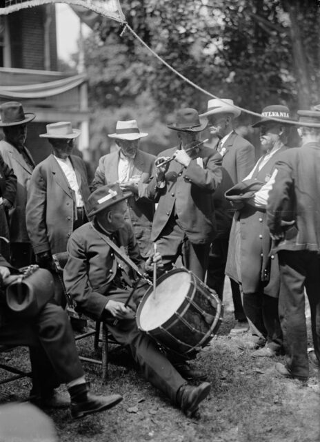 American Civil War veterans playing instruments at the 1913 Gettysburg Reunion