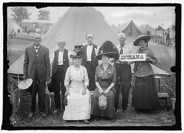 Portrait of American Civil War veterans and their supporters at the 1913 Gettysburg Reunion