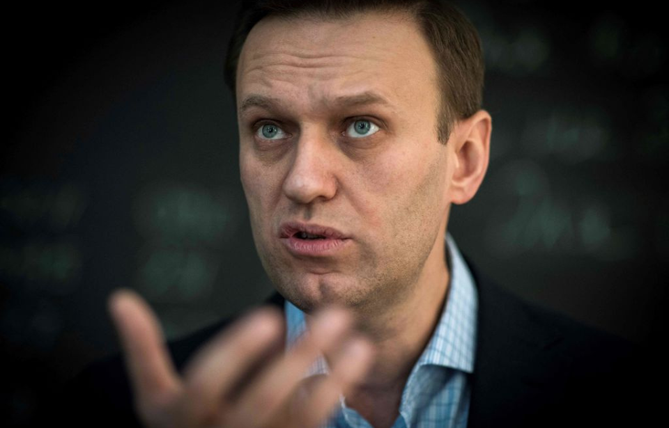 Alexei Navalny holding his hand out