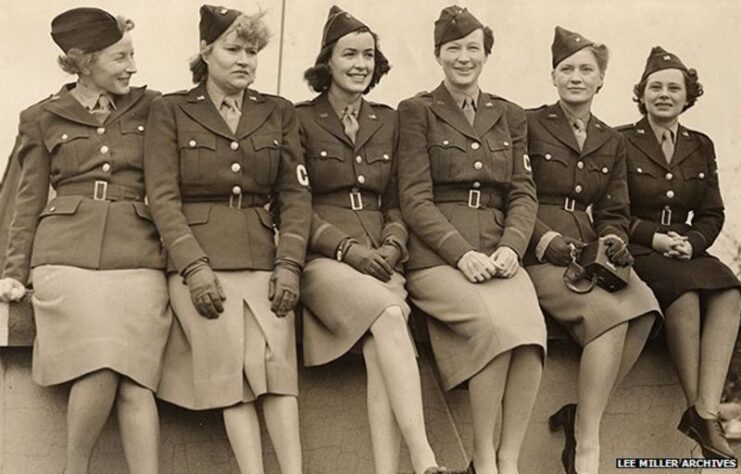 Mary Welch, Dixie Tighe, Kathleen Harriman, Helen Kirkpatrick, Elizabeth "Lee" Miller and Tania Long standing together