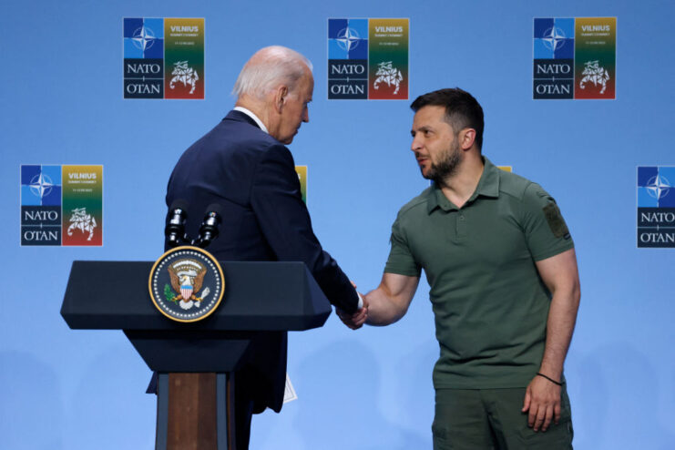 Joe Biden shaking hands with Volodymyr Zelenskyy