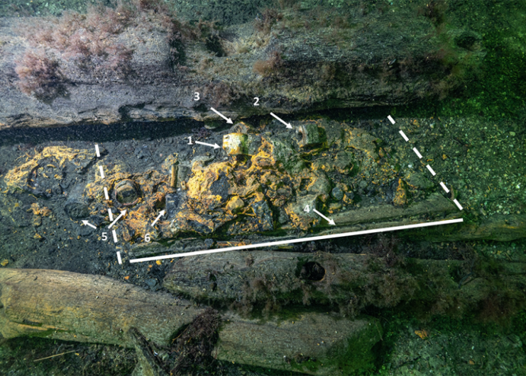 Weapons chest in the wreck of Gribshunden, with graphics around it