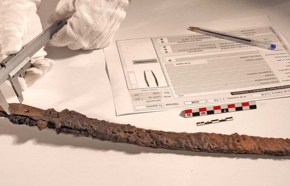 Spanish "Excálibur" sword being measured on a white table