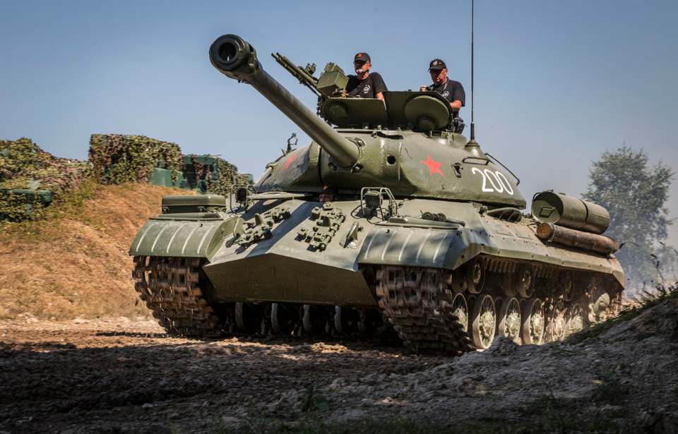 IS-3M driving along a dirt course