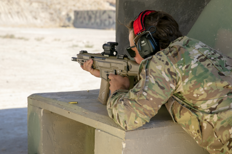 Green Beret shooting a MK 433.