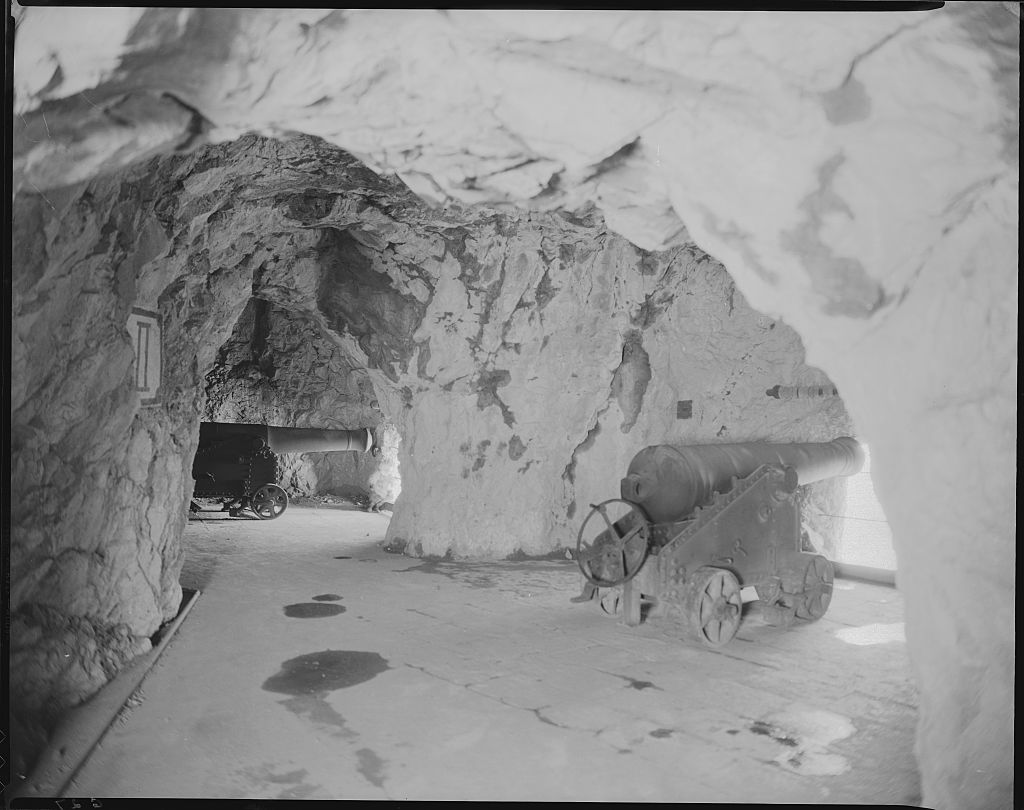 34 Miles of Tunnels Were Dug By the British Military Beneath the Rock