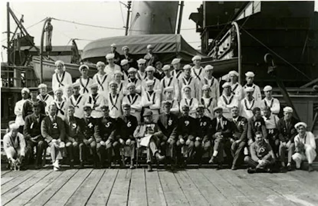 Crew of the USS Sachem (SP-192) standing with Thomas Edison