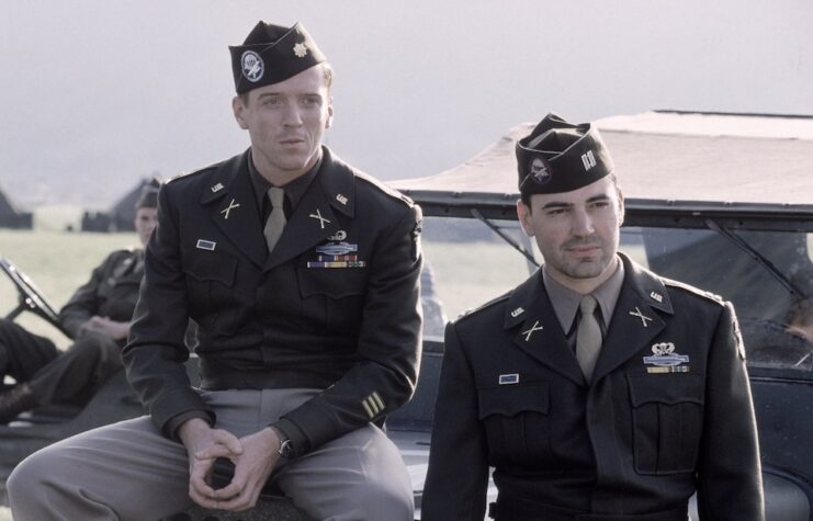 Still of Damian Lewis and Ron Livingston in 'Band of Brothers.'
