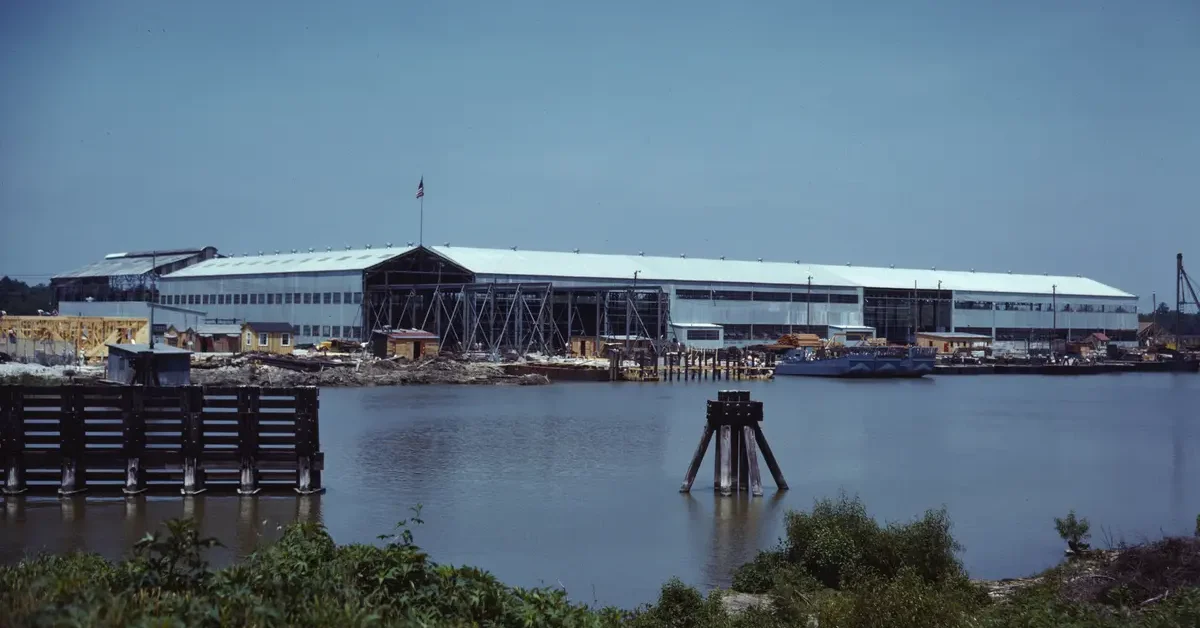 Higgins Industries, Inc., New Orleans, La., makes torpedo boats and other boats for the Navy. Artist Howard Hollem. 