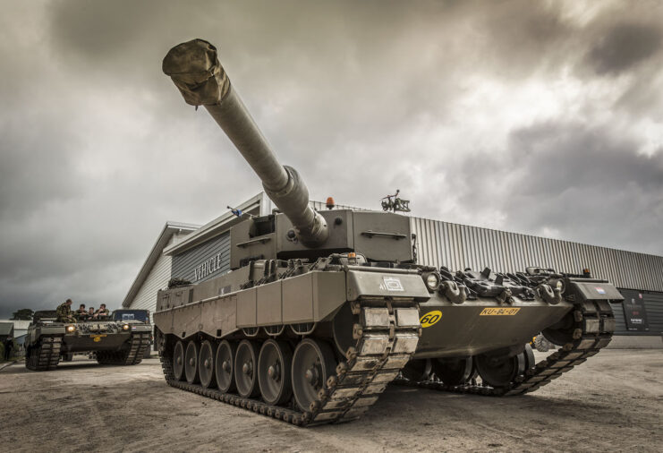 Leopard 2A4 parked near a warehouse