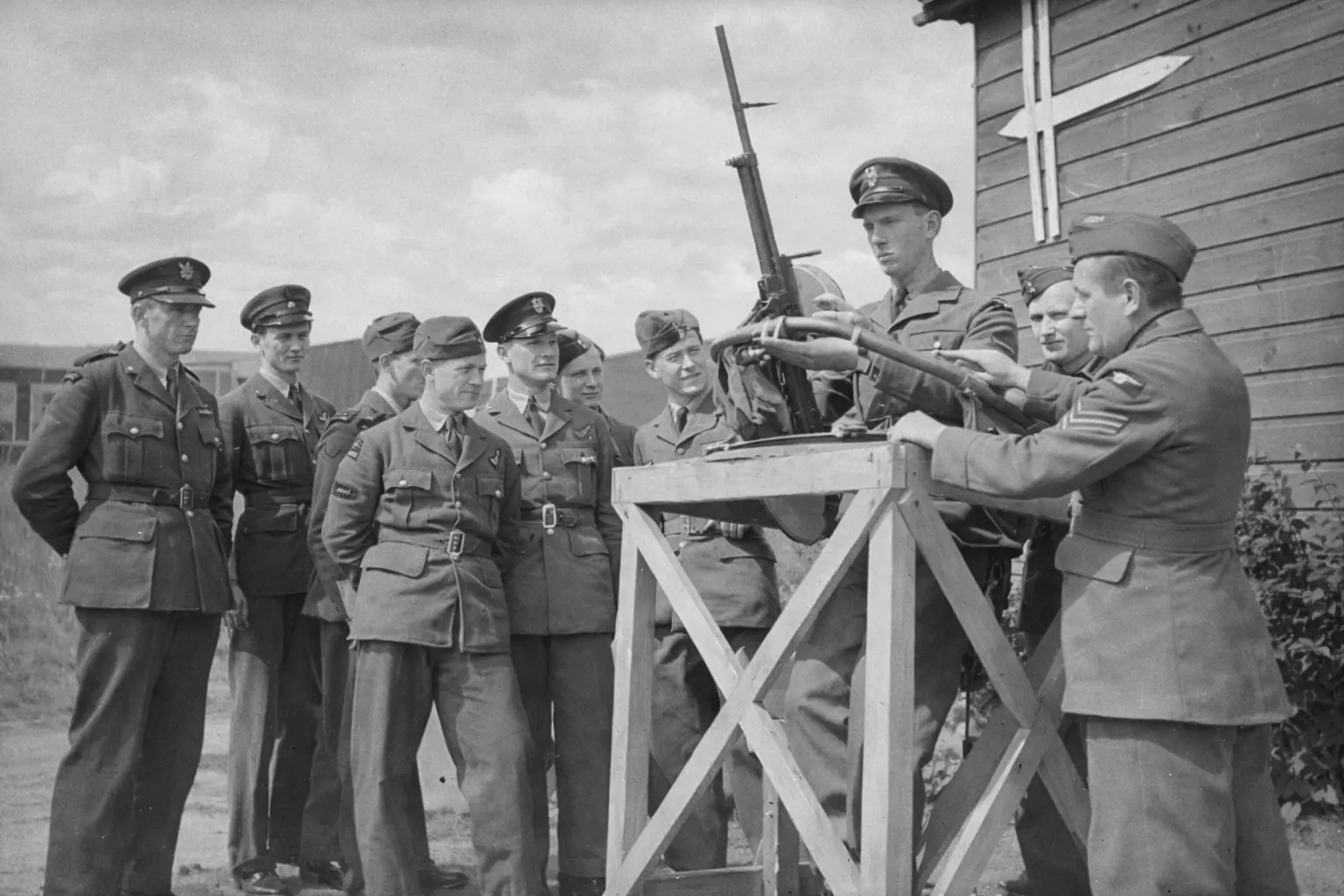 A few soldiers at a Gunnery school.