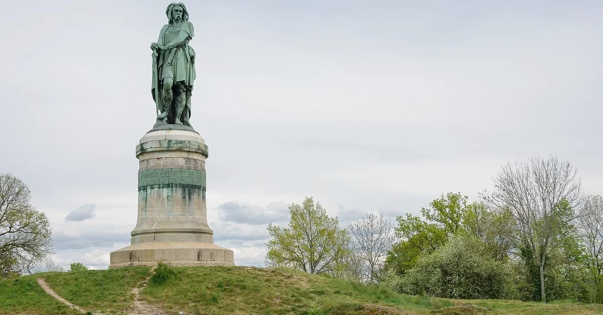 Alise-Sainte-Reine statue of Vercingetorix by Millet