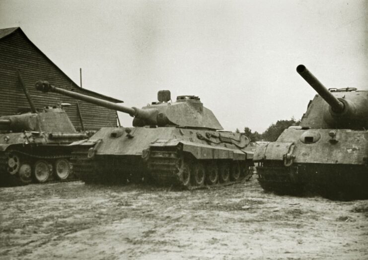 King Tiger V2 parked between two other tanks